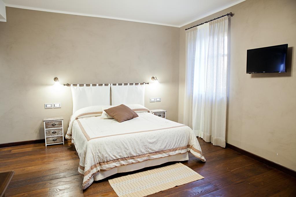 Il Giardino Di Ghilot Bed & Breakfast Cherasco Exterior photo